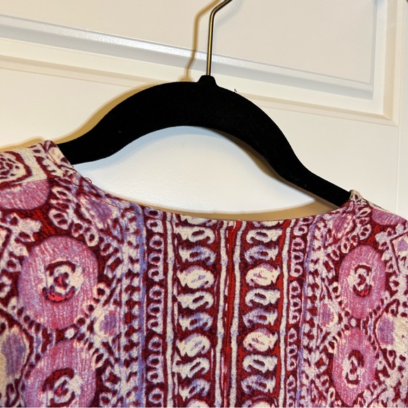 FREE PEOPLE RED WHITE PINK PAISLEY PATTERNED V NECK BLOUSE SIZE EXTRA SMALL - Picture 14 of 16